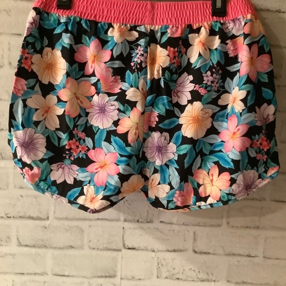 Pipeline Nani Women’s Large Floral Boardshorts - UPF 50+ - Picture 2 of 3